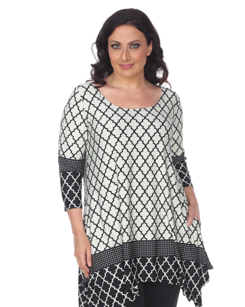 Front of a model wearing a size 2X Aicha Tunic in White black by White Mark. | dia_product_style_image_id:246652